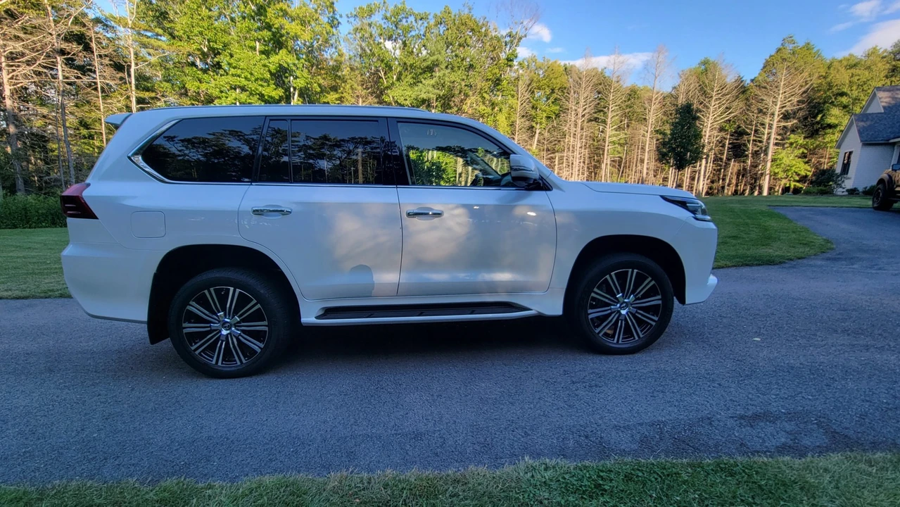 2021 Lexus LX 3rd Gen - Image 29 of 31