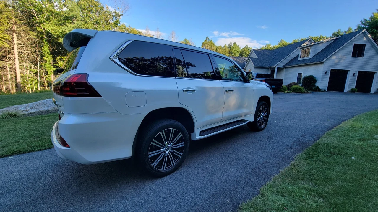 2021 Lexus LX 3rd Gen - Image 28 of 31