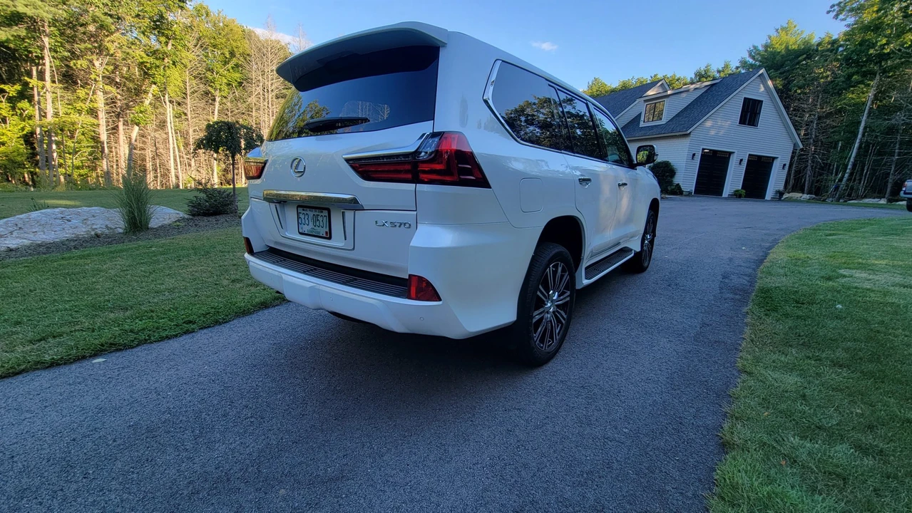 2021 Lexus LX 3rd Gen - Image 27 of 31