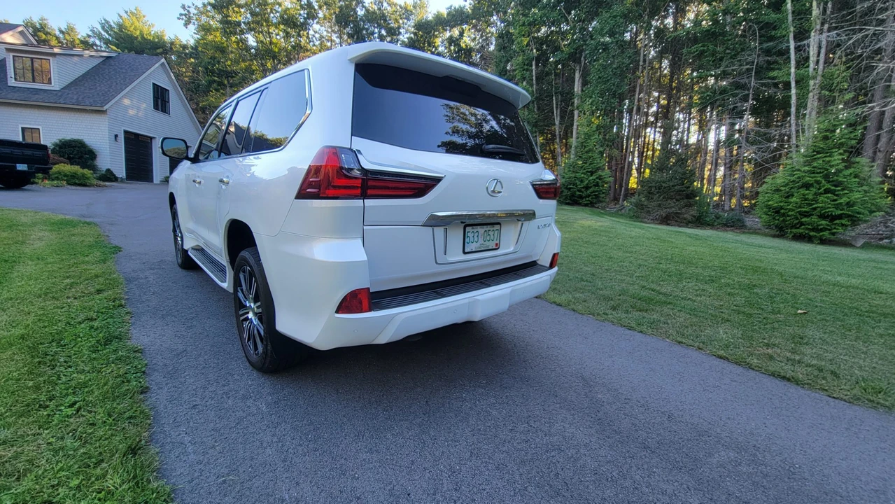 2021 Lexus LX 3rd Gen - Image 23 of 31