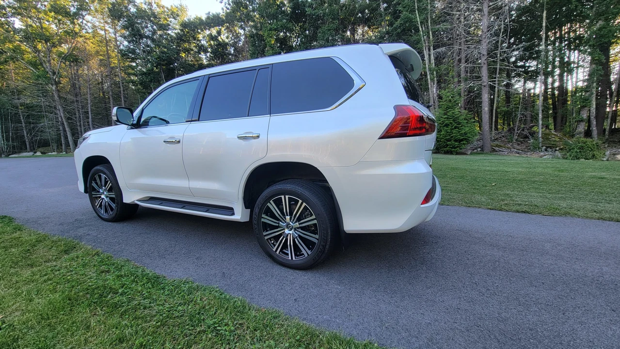 2021 Lexus LX 3rd Gen - Image 22 of 31