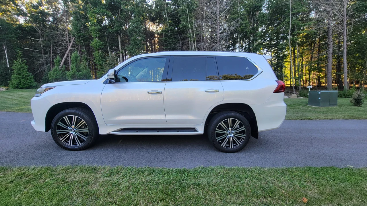 2021 Lexus LX 3rd Gen - Image 21 of 31