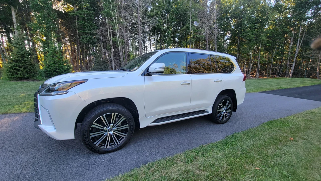 2021 Lexus LX 3rd Gen - Image 18 of 31