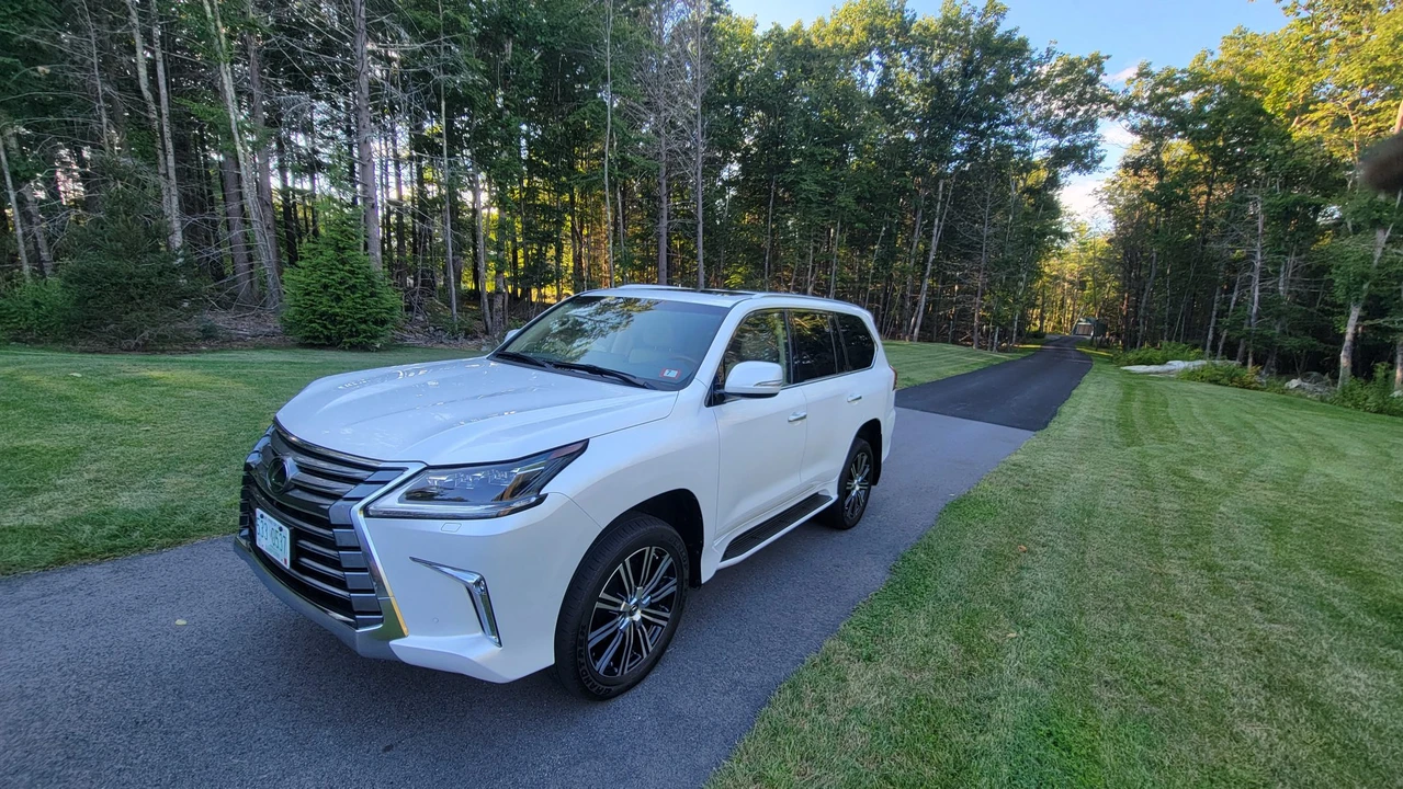 2021 Lexus LX 3rd Gen - Image 16 of 31