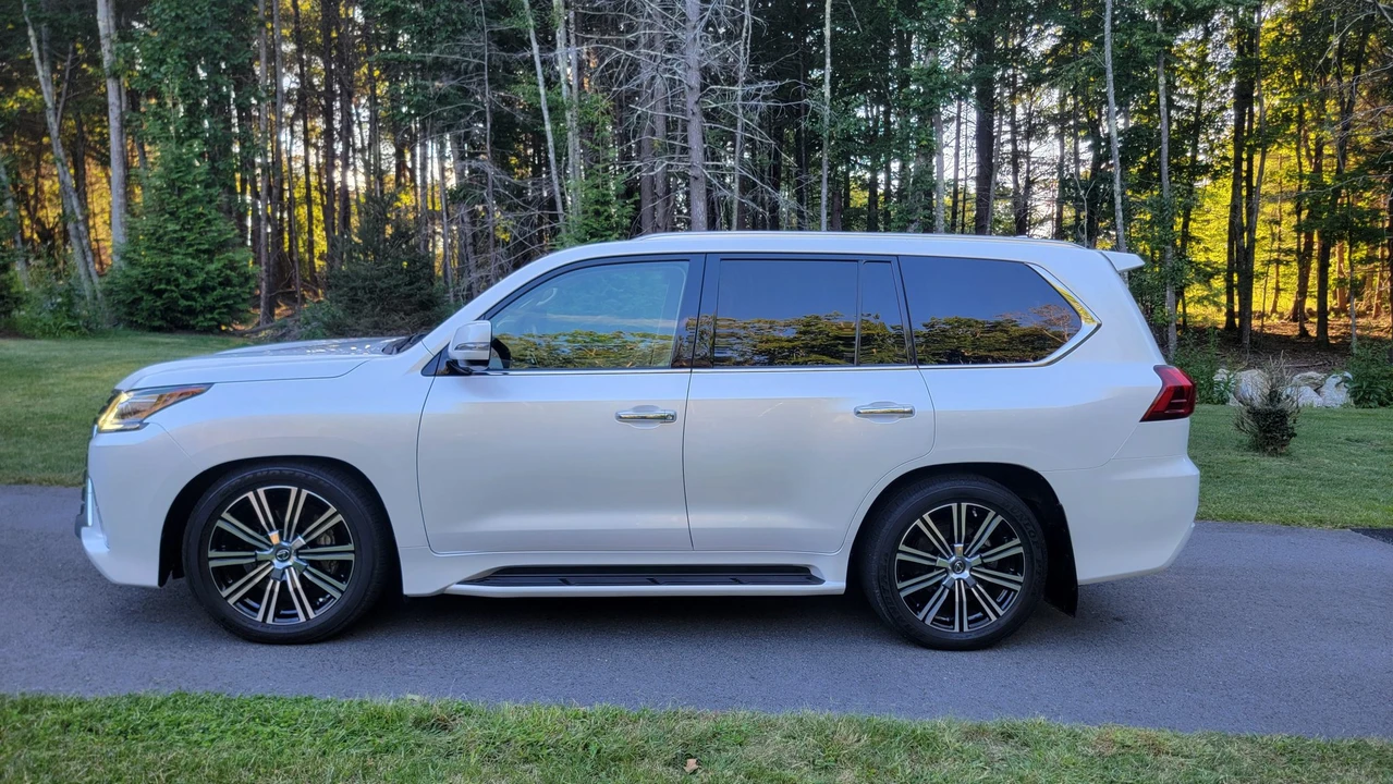 2021 Lexus LX 3rd Gen - Image 20 of 31