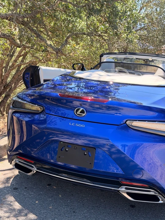 2021 Lexus LC - Image 16 of 31