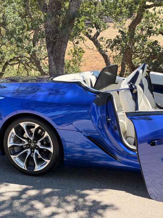 2021 Lexus LC - Image 17 of 31