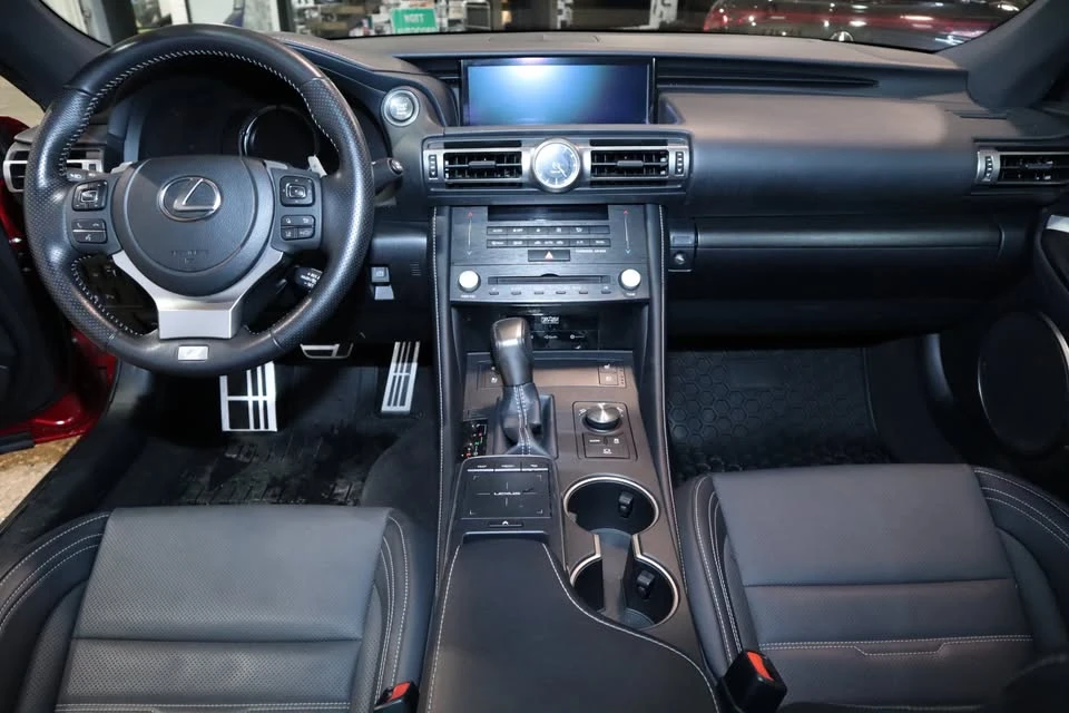2021 Lexus RC - Image 16 of 20