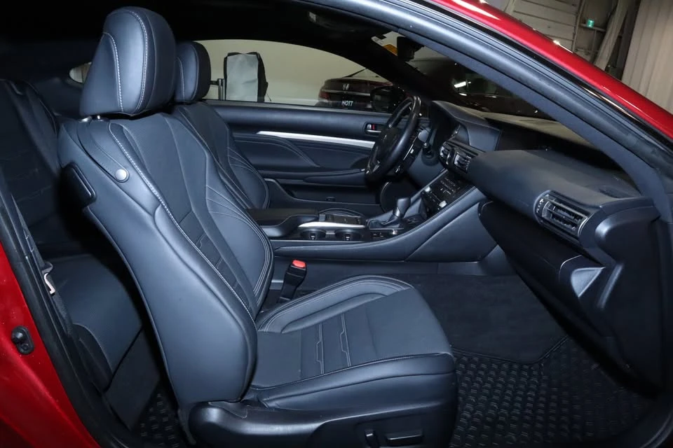 2021 Lexus RC - Image 19 of 20