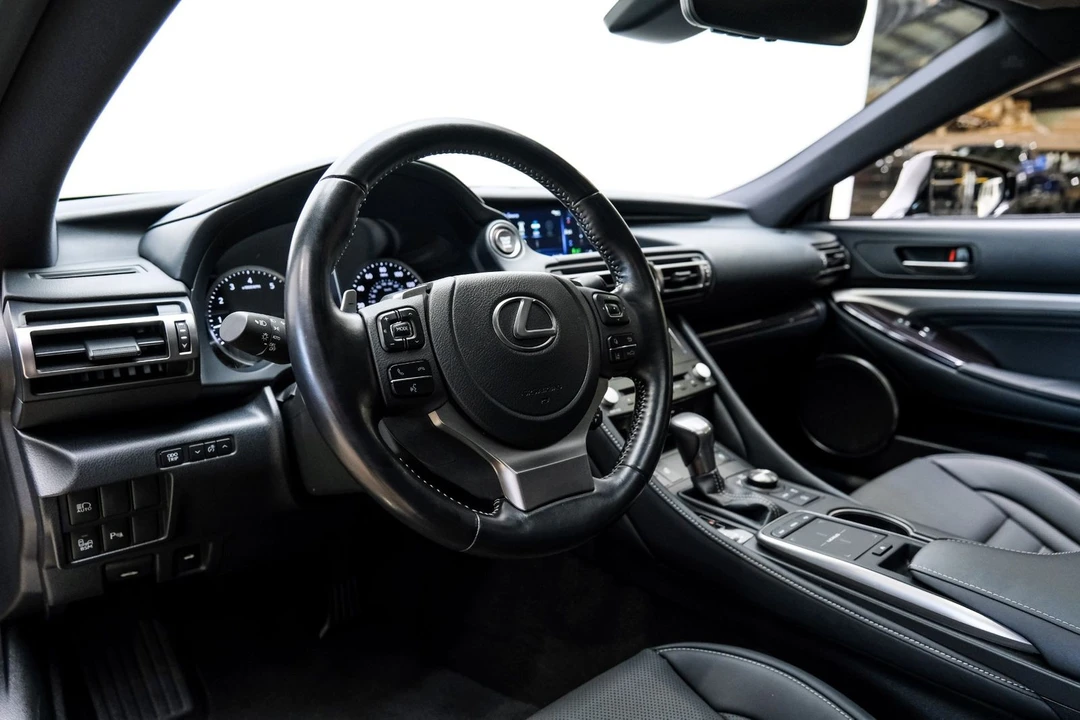 2021 Lexus RC - Image 11 of 12