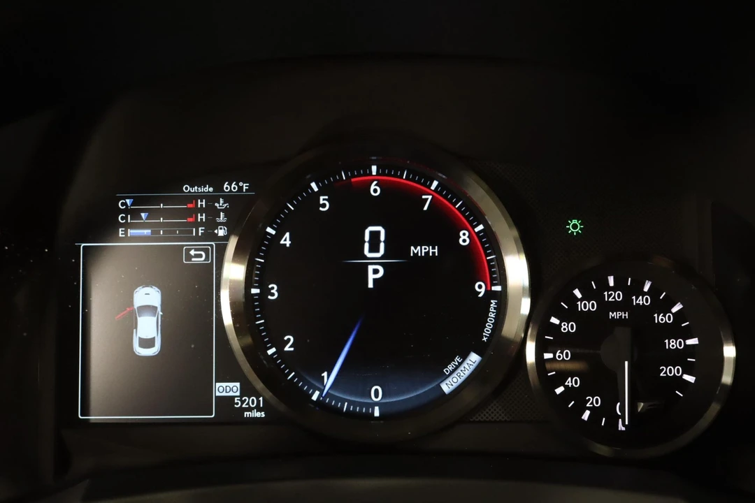 2021 Lexus RC F - Image 22 of 31