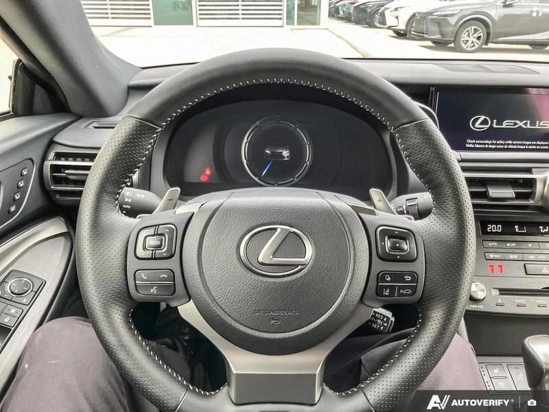 2021 Lexus RC - Image 11 of 20