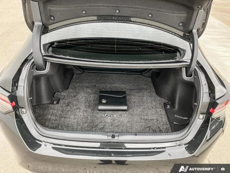 2021 Lexus RC - Image 9 of 20