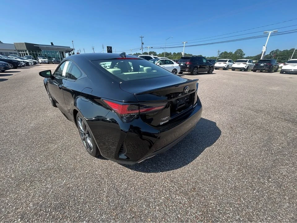 2021 Lexus RC - Image 4 of 8
