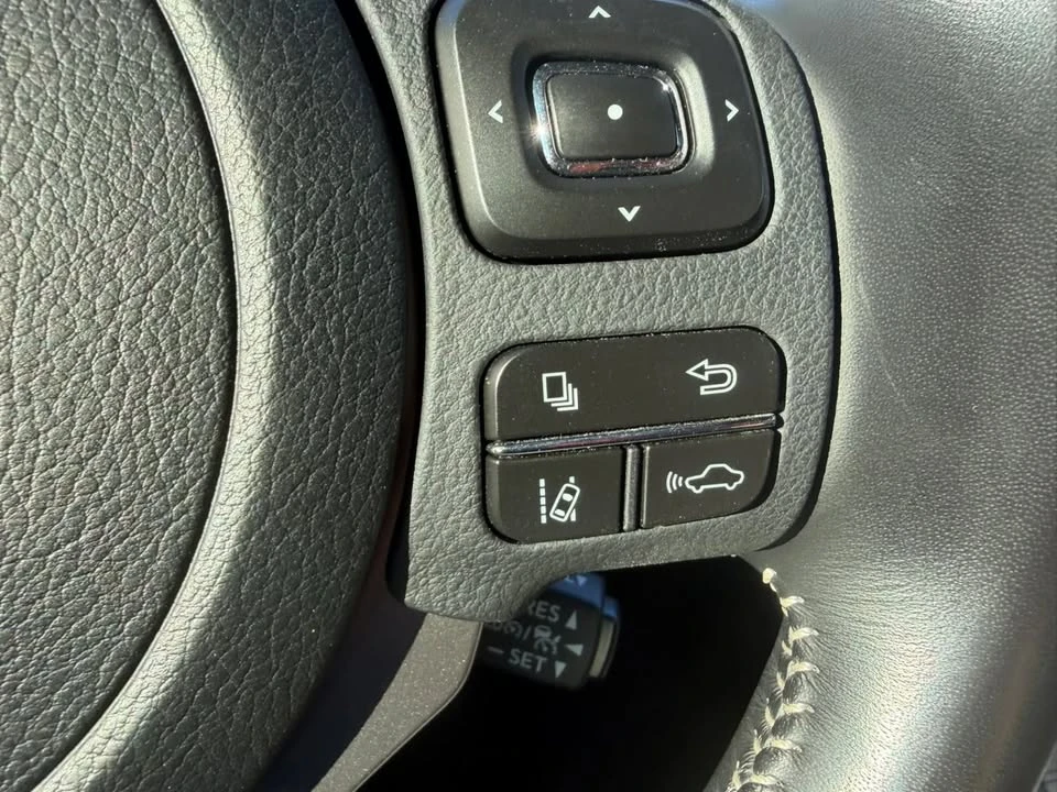 2021 Lexus RC - Image 16 of 20