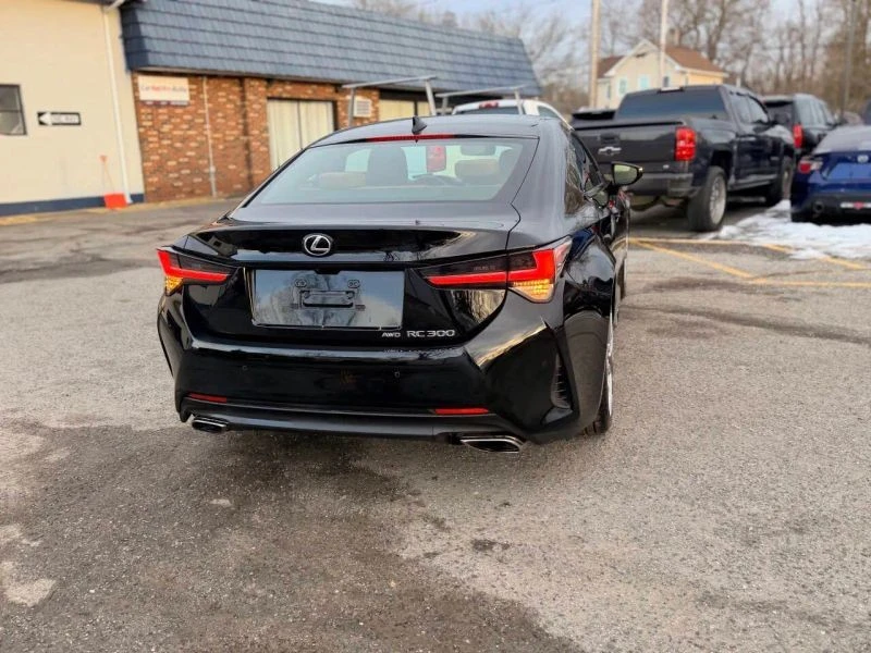 2021 Lexus RC - Image 11 of 12