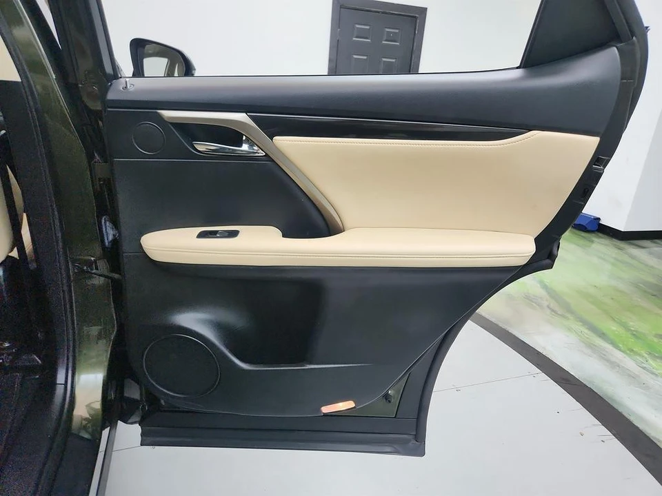 2021 Lexus RC - Image 29 of 31