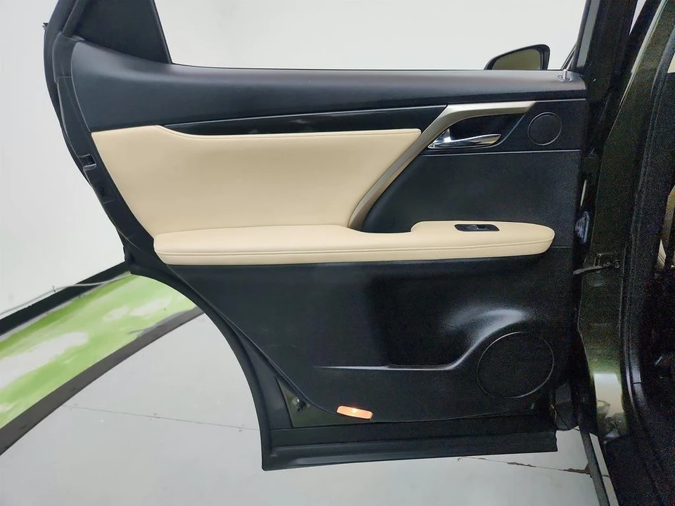 2021 Lexus RC - Image 24 of 31