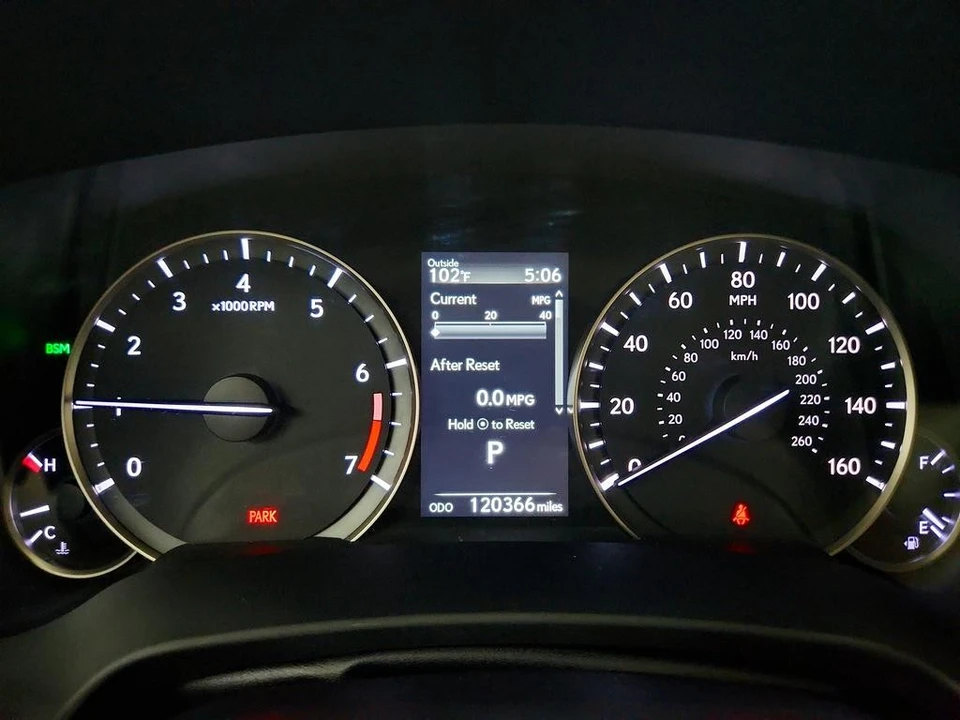 2021 Lexus RC - Image 16 of 31