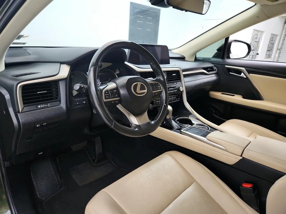 2021 Lexus RC - Image 13 of 31