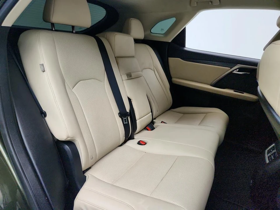 2021 Lexus RC - Image 28 of 31