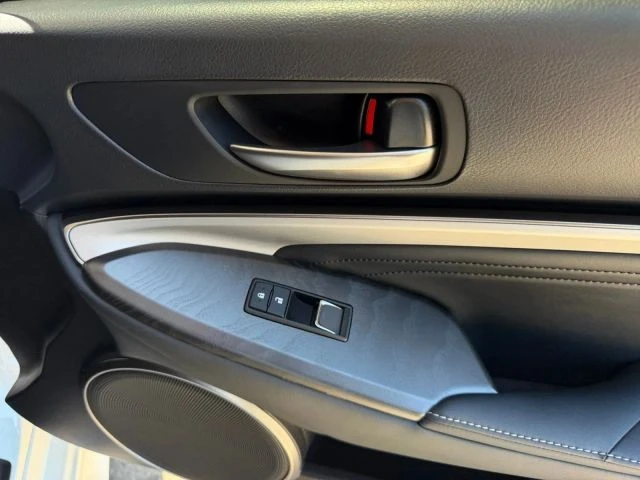 2021 Lexus RC - Image 31 of 31