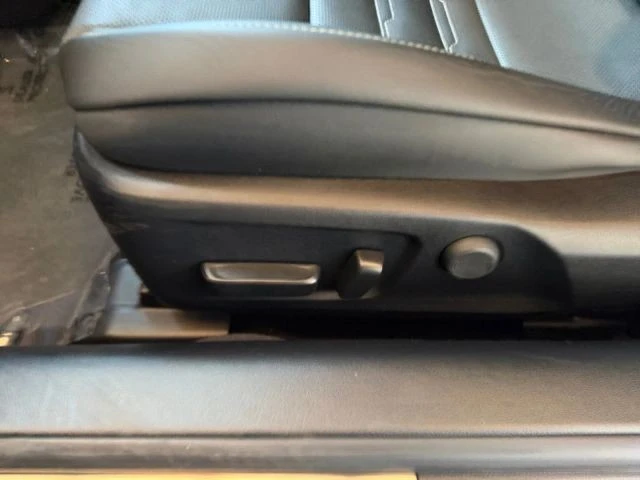 2021 Lexus RC - Image 18 of 31