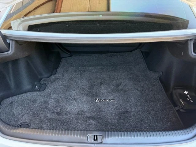 2021 Lexus RC - Image 29 of 31