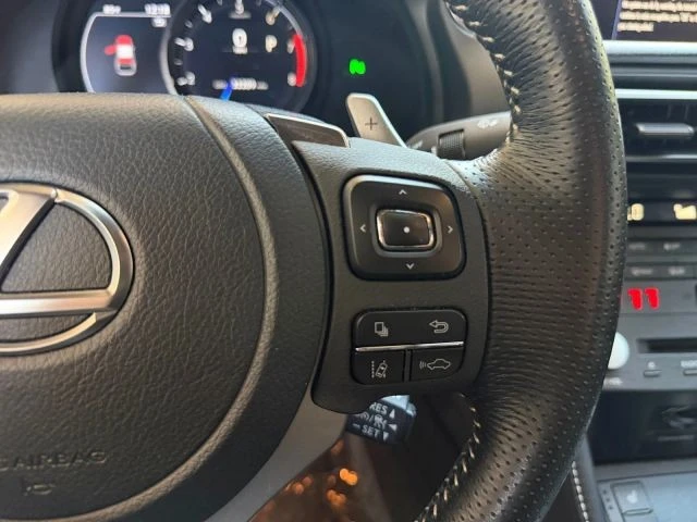 2021 Lexus RC - Image 23 of 31