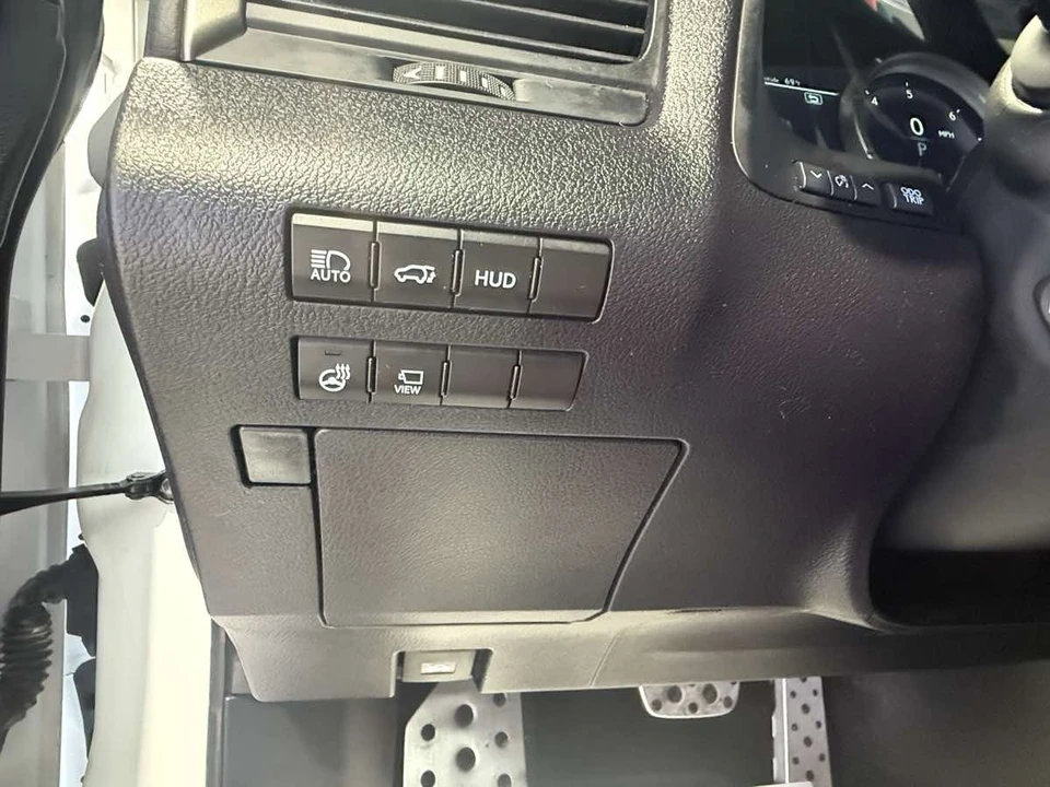 2021 Lexus RX 4th Gen - Image 19 of 21