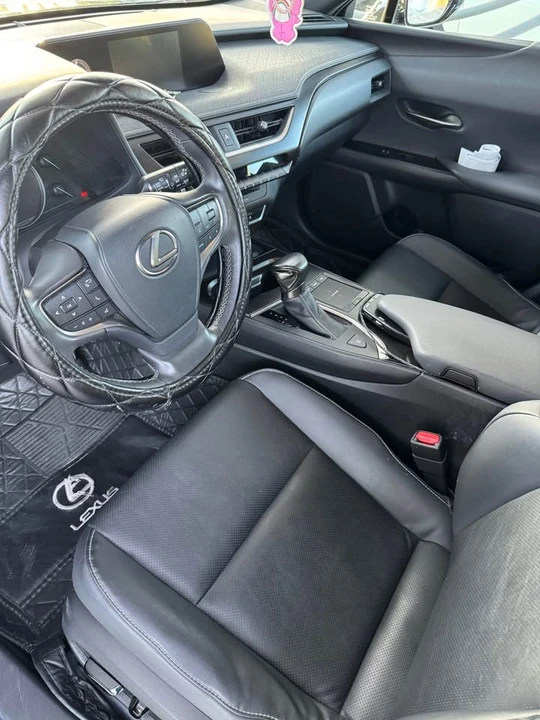 2021 Lexus - Image 10 of 12