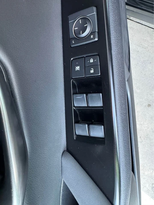 2021 Lexus - Image 11 of 12
