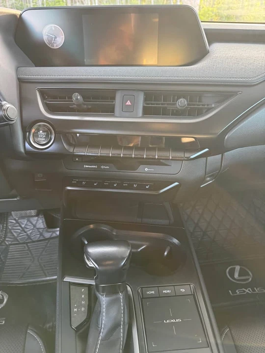2021 Lexus - Image 8 of 12