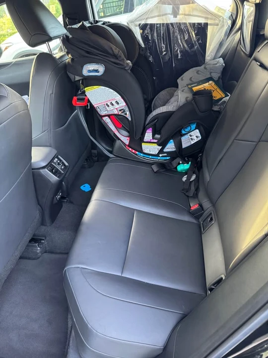 2021 Lexus - Image 9 of 12