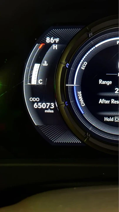 2021 Lexus - Image 15 of 16