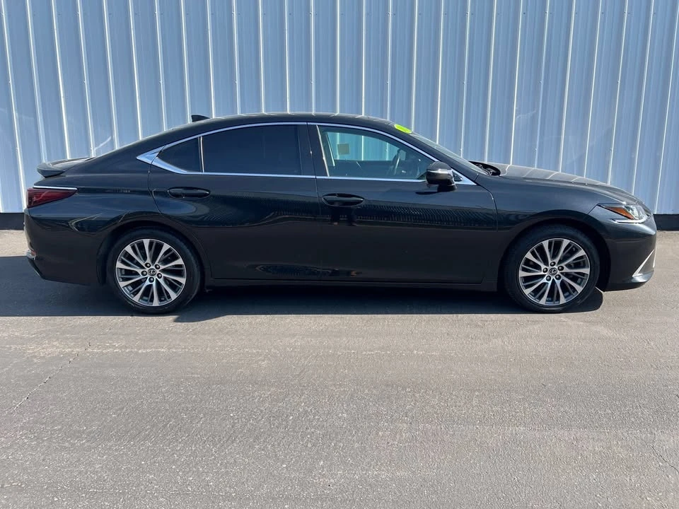 2021 Lexus ES 7th Gen - Image 7 of 9