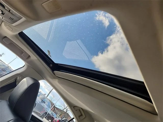 2021 Lexus ES 7th Gen - Image 10 of 16