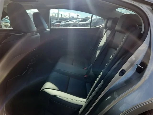 2021 Lexus ES 7th Gen - Image 7 of 16