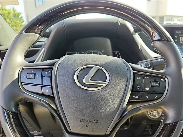 2021 Lexus ES 7th Gen - Image 15 of 16