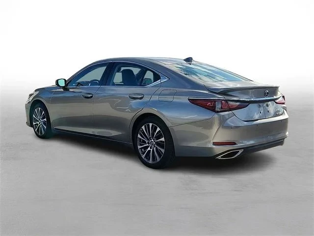 2021 Lexus ES 7th Gen - Image 2 of 16