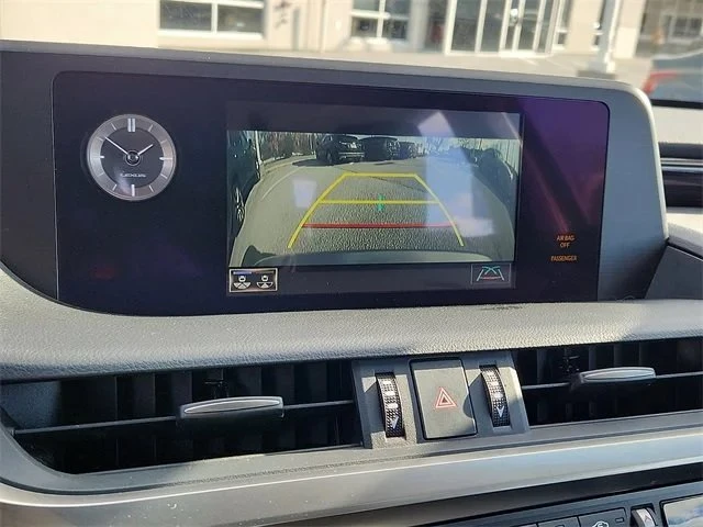 2021 Lexus ES 7th Gen - Image 14 of 16
