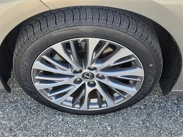 2021 Lexus ES 7th Gen - Image 6 of 16