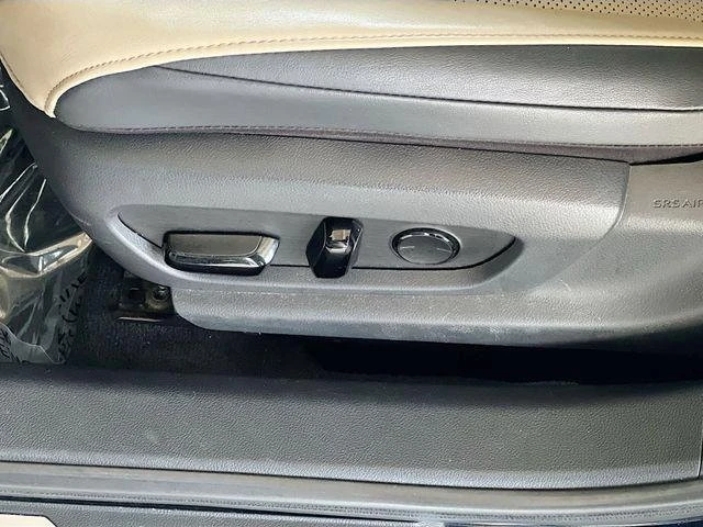 2021 Lexus ES 7th Gen - Image 11 of 19
