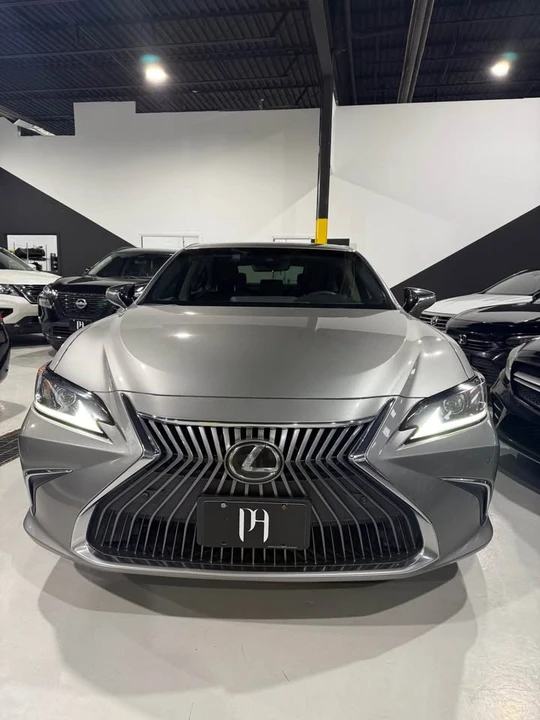 2021 Lexus ES 7th Gen - Image 2 of 14