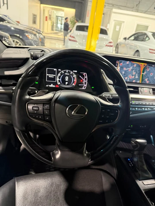 2021 Lexus ES 7th Gen - Image 12 of 14