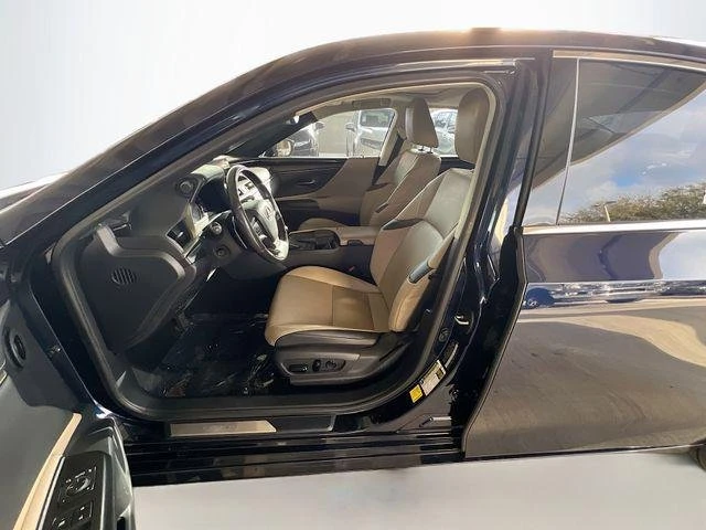 2021 Lexus ES 7th Gen - Image 8 of 19
