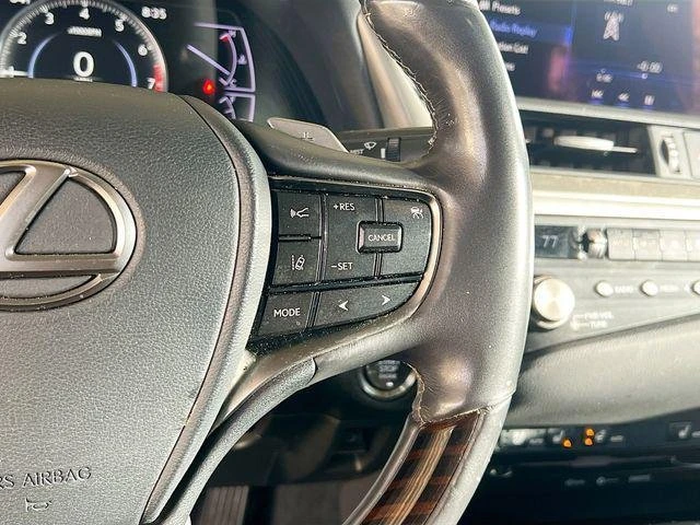 2021 Lexus ES 7th Gen - Image 16 of 19