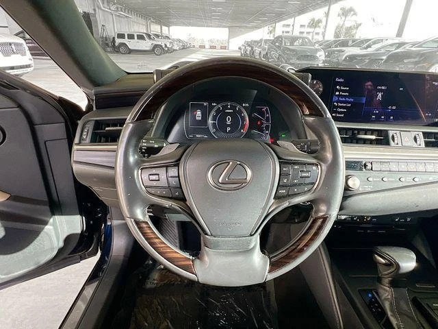 2021 Lexus ES 7th Gen - Image 14 of 19