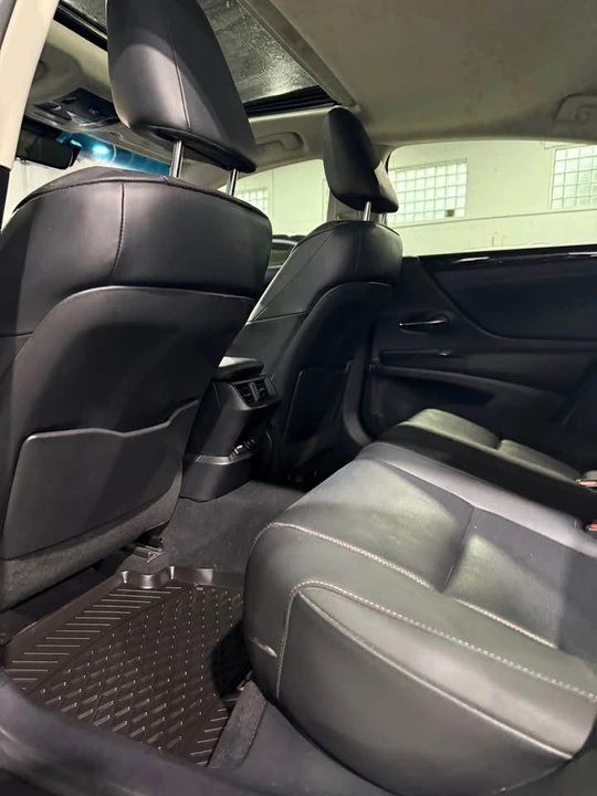 2021 Lexus ES 7th Gen - Image 8 of 14