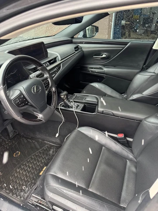 2021 Lexus ES 7th Gen - Image 15 of 20